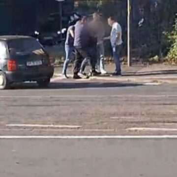 img-180 Prinși în flagrant doi bărbați care încercau să vândă un kilogram de droguri