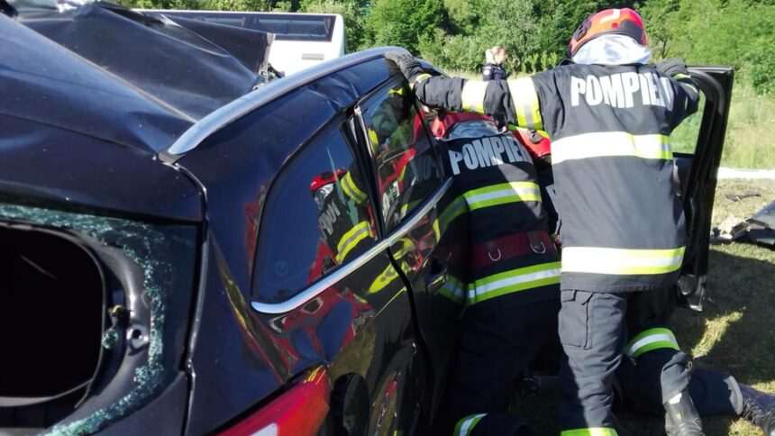 img-310 Accident rutier grav în Vâlcea: Un autocar plin cu elevi s-a ciocnit cu o mașină