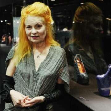 img-315 Sute de haine și bijuterii ale creatoarei de modă Vivienne Westwood, scoase la vânzare