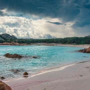 img-350 Incidentul de pe plaja cu nisip roz din Sardinia