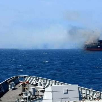 Refuzul Marinei iraniene de a salva echipajul unei nave de marfă atacate în Golful Aden