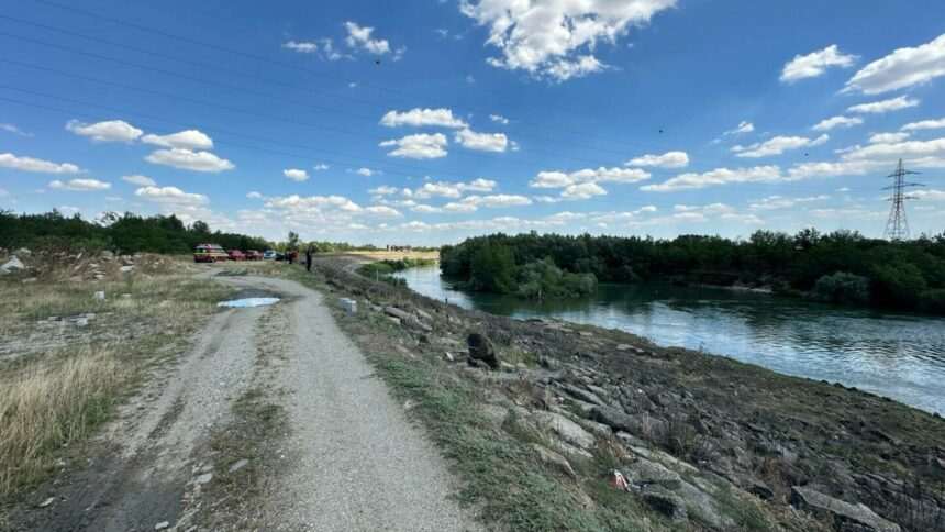 img-372 Intervenție de salvare a două persoane pe o insulă în zona Barajului râului Argeș