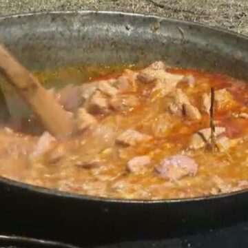 img-415 Bucate tradiționale și ospitalitate la o petrecere din Gorj