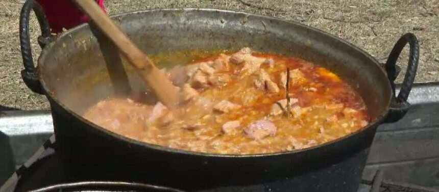 img-415 Bucate tradiționale și ospitalitate la o petrecere din Gorj