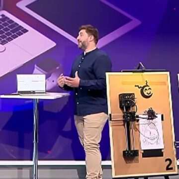 img-647 Roboții care pot desena absolut orice, chiar și caricaturi