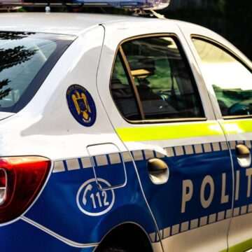 img-674 Fata de 12 ani din București s-a încuiat în casă și a amenințat că se sinucide