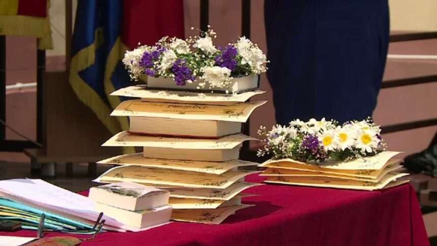 Elevii care dau Evaluarea Națională și Bacalaureatul cer Ministerului Educației să-și vadă lucrările după primele rezultate