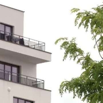 Tot mai mulți români aleg să-și refinanțeze creditele: Băncile se întrec în oferte cu dobânzi fixe sub 5%