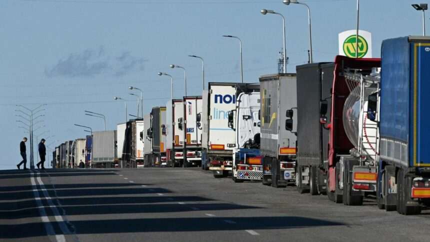 Restricții de tonaj pe mai multe sectoare de autostrăzi, drumuri expres și drumuri naționale, luni