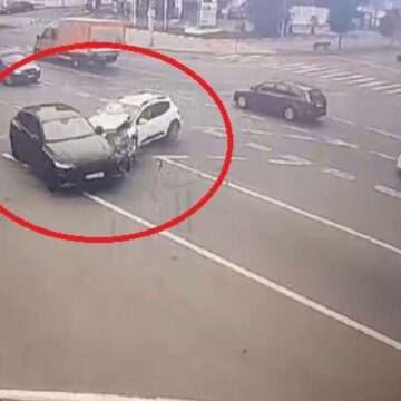 img-844 Accident în Iași: Două mașini se ciocnesc după o greșeală flagrantă