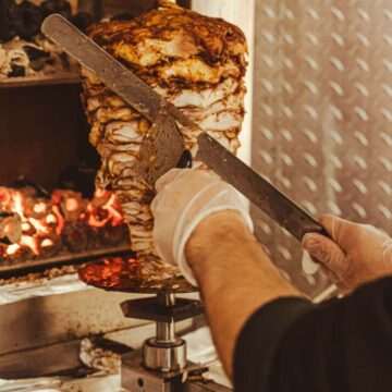 Shaorma gratis pentru liceenii cu nota 10 la Bac