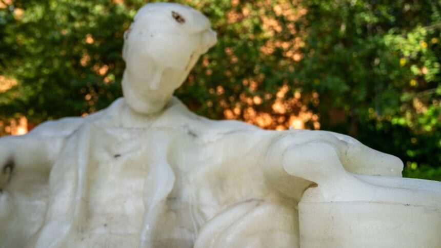 img-893 Statuie din ceară cu Abraham Lincoln s-a topit din cauza temperaturilor extreme