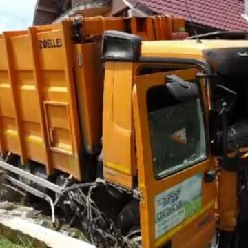 img-926 Accident grav în Maramureș: Șoferul unei mașini de gunoi a murit după ce a sărit de la volan