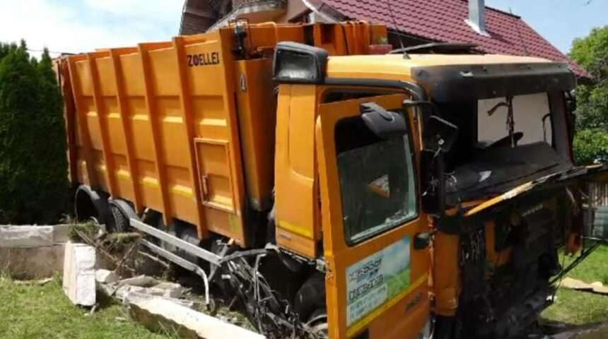 img-926 Accident grav în Maramureș: Șoferul unei mașini de gunoi a murit după ce a sărit de la volan