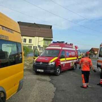 img-932 Accident grav în Sibiu, între un microbuz școlar și o mașină