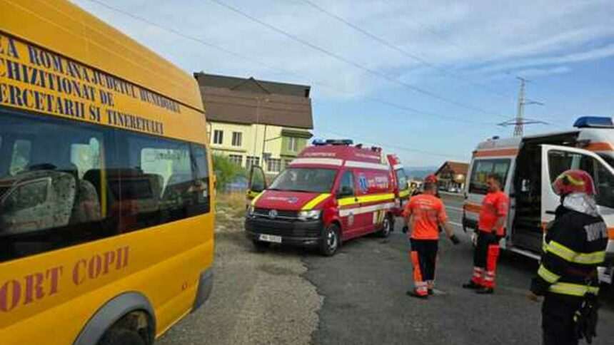 img-932 Accident grav în Sibiu, între un microbuz școlar și o mașină