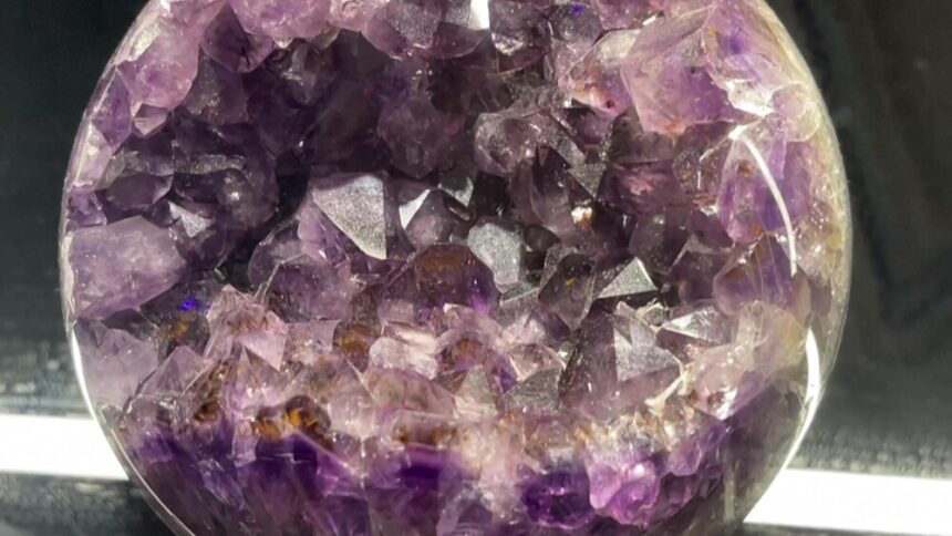 img Cel mai mare ametist din lume expus la Muzeul de Istorie Naturală din Shanghai