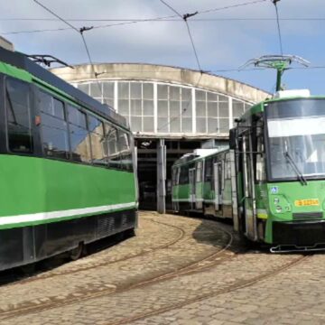 img Modernizarea transportului public în București: 100 de troleibuze și 100 de tramvaie noi în trafic din septembrie