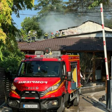 Incendiu la acoperişul unui restaurant din sectorul 1 al Capitalei