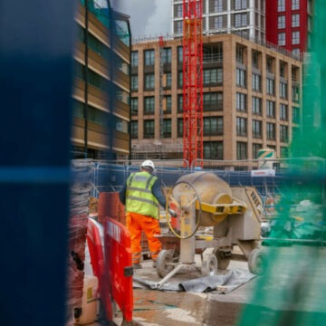 Marea Britanie își propune să reducă dependența de migrație prin înființarea agenției Skills England