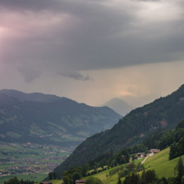 img Tragedie în Munții Balcani: Fetiță de 11 ani și tatăl său loviți de fulger