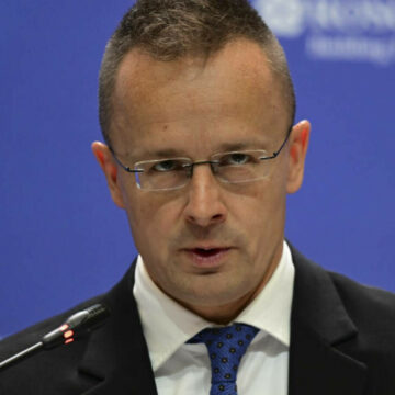 img Donald Trump reprezintă speranţa păcii pentru lume