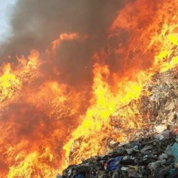 img Incendiu masiv la un depozit de deșeuri de mase plastice situat pe platforma Oltchim din Vâlcea