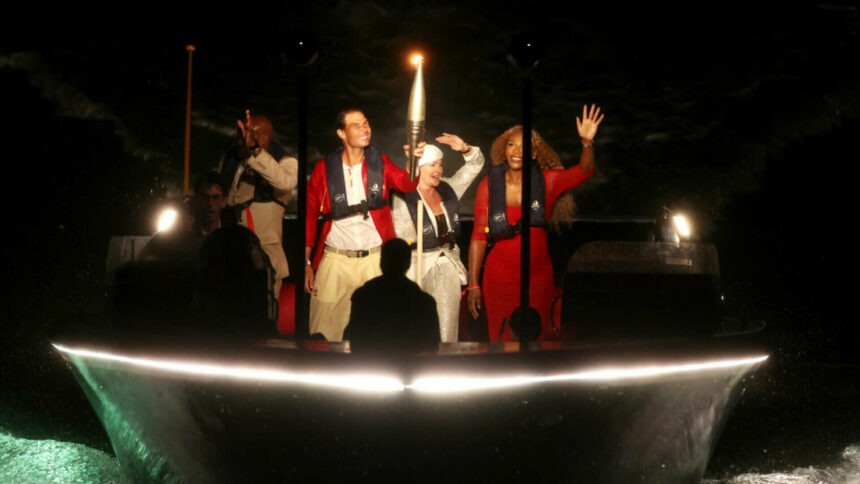 img Nadia Comăneci, Serena Williams și Rafael Nadal duc flacăra olimpică la Grădinile Tuileries