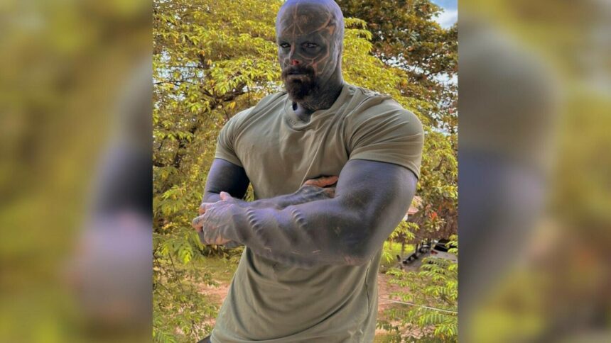 img Dependența de tatuaje: povestea francezului care a devenit „un extraterestru negru”