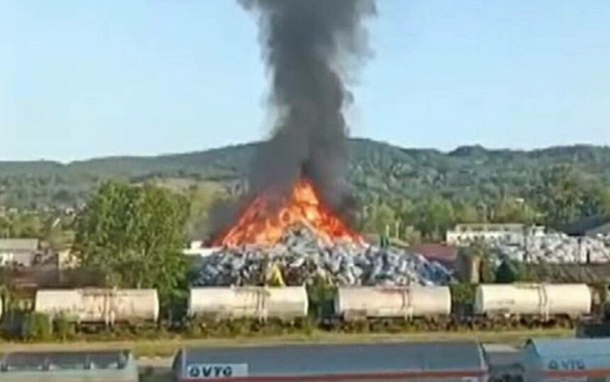img Incendiu pe platforma Oltchim: Ard deșeuri de mase plastice de o zi și jumătate. A fost emis mesaj RO-Alert