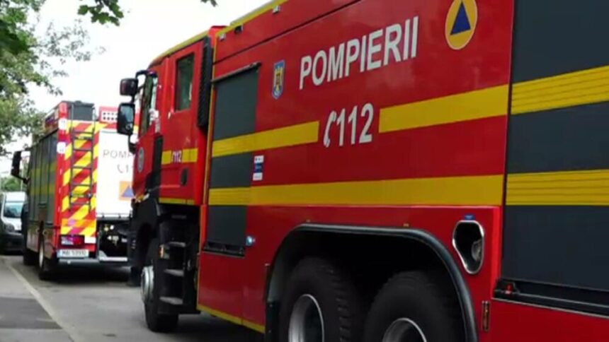 img Incendiu la un hotel din centrul Capitalei, pornit din camera tehnică a unui lift. Zeci de turiști străini au fost evacuați