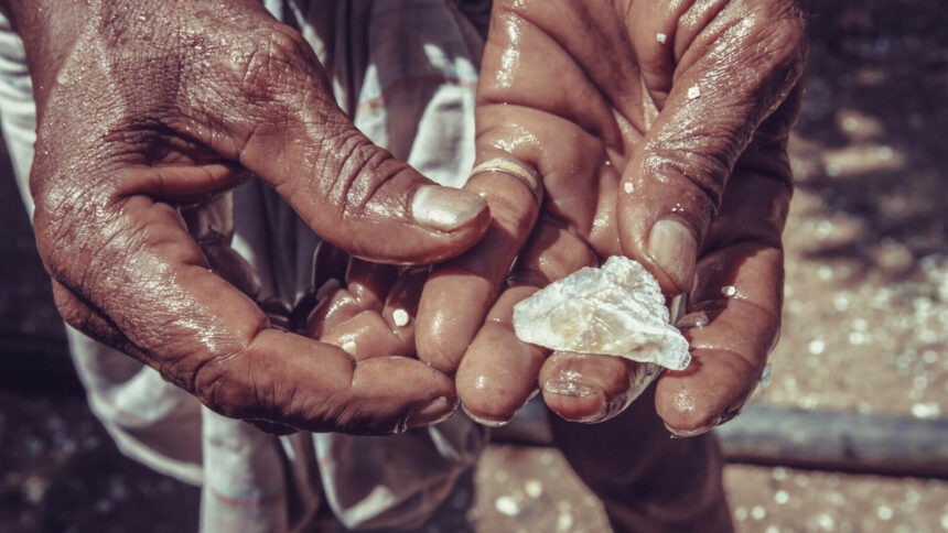 img Descoperire uimitoare: Un muncitor a găsit un diamant valoros într-o mină din India