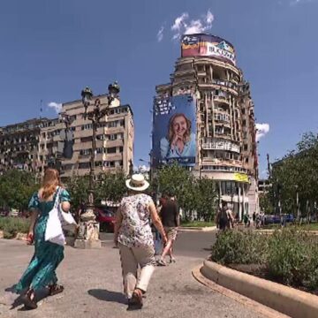 Candidații la prezidențiale se promovează de acum, deși mai sunt 4 luni până la primul tur