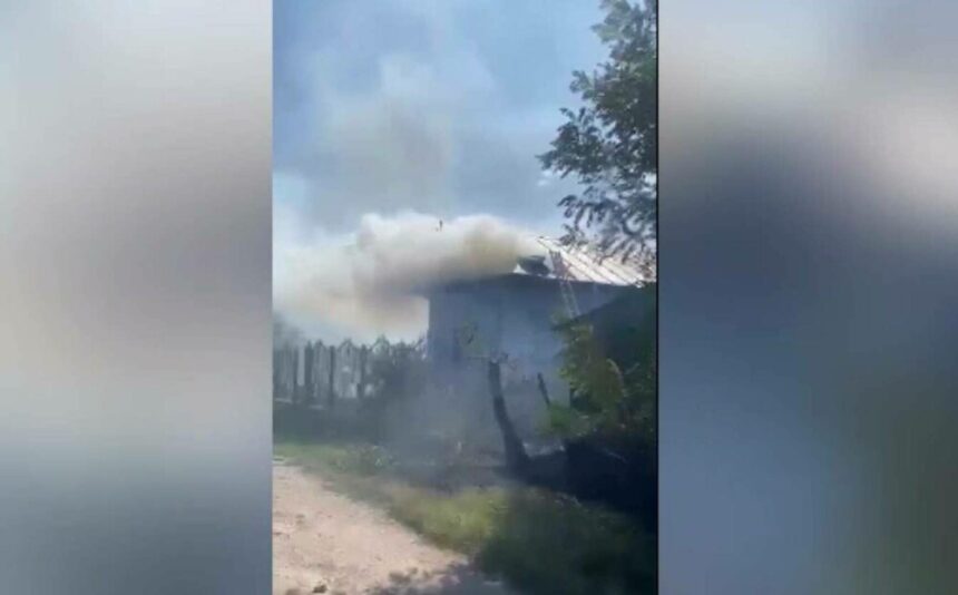 img Incendiile de vegetație mistuiesc și case. S-a întâmplat într-un sat din Tulcea