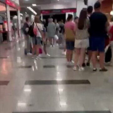 Coșmarul unor români blocați într-un aeroport din Egipt