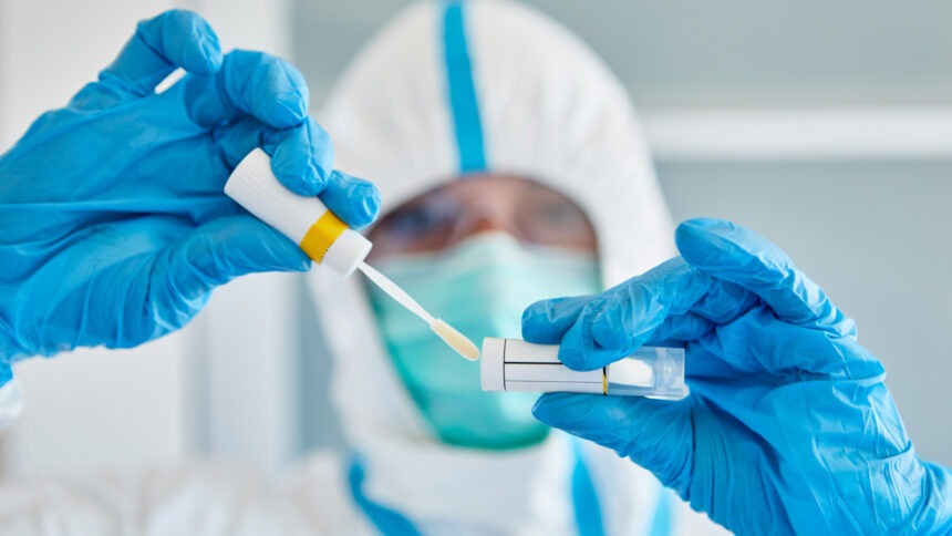 img Creștere spectaculoasă a cazurilor de COVID și impactul unei tulpini noi