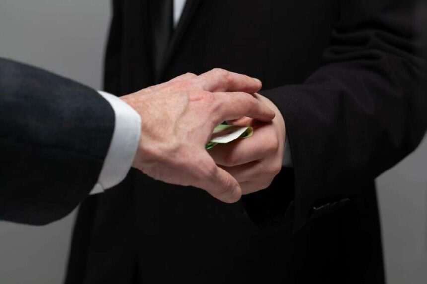 img-192 Omul de afaceri român prins în flagrant delict primind șpagă pentru intervenții la Autoritatea Aeronautică Civilă