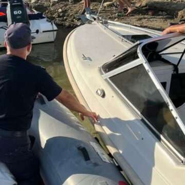 img-217 Salvarea a cinci bărbați dintr-un vas în derivă pe Dunăre