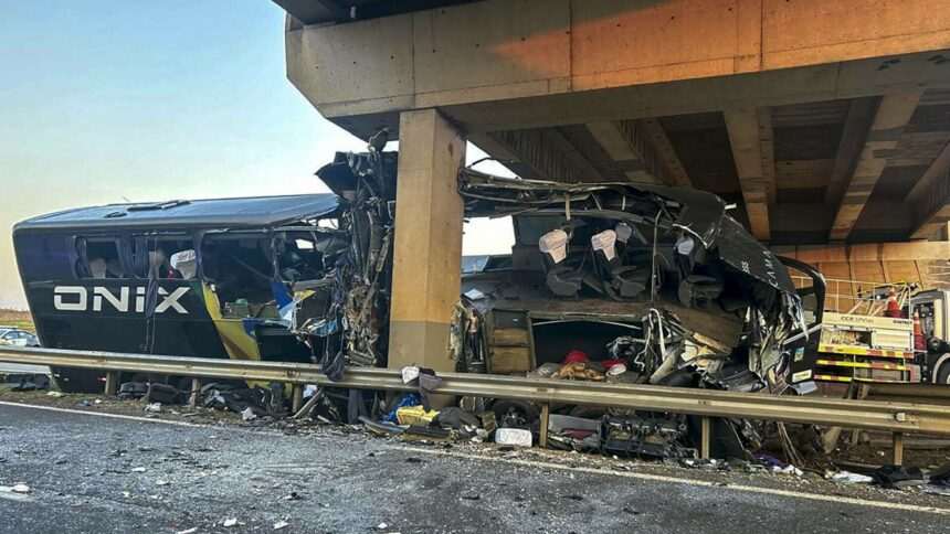 Accident tragic în Brazilia: 10 morți și 42 de răniți într-un accident de autocar