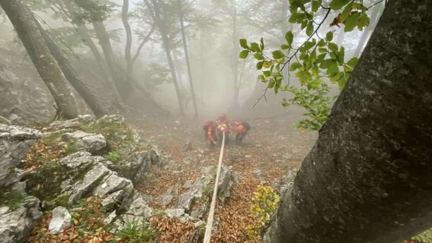img-287 Misiune de salvare de peste 11 ore în Munții Bihor, după ce un turist din Ungaria a căzut în abruptul unei cascade