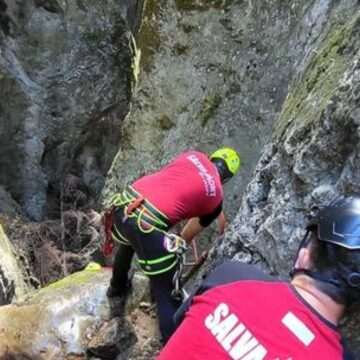 img-320 Accident cu ATV-ul în zona Lepşa. Cum au reușit salvamontiștii să scoată victimele dintr-o zonă abruptă