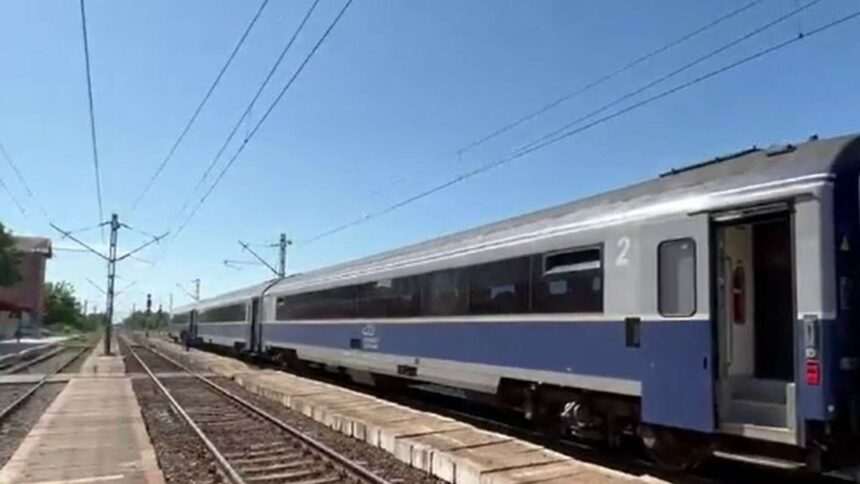 Circulația feroviară pe Magistrala București-Constanța, oprită din cauza unui incendiu. 10 trenuri sunt afectate