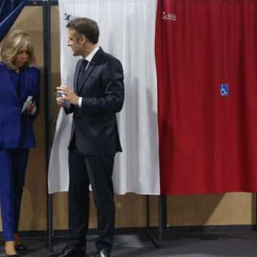 img-346 Emmanuel Macron votează în turul doi al alegerilor legislative franceze