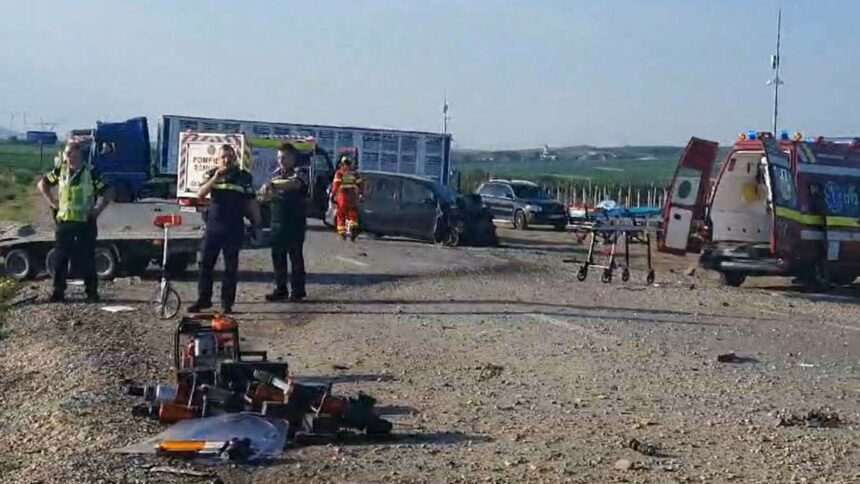 img-4 Accident grav în Suceava. Cinci morți într-o mașină care s-a făcut bucăți după ce a lovit o cisternă