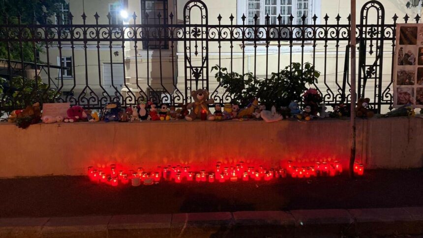 img-455 Moment de reculegere la Ambasada Ucrainei la București pentru victimele atacului asupra spitalului de copii din Kiev