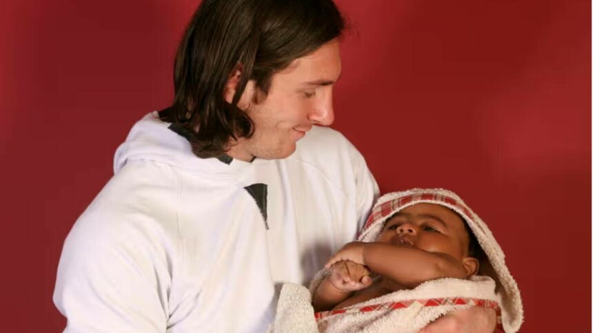 Coincidență fabuloasă: ”Începutul a două legende” – Lamine Yamal, senzația de 16 ani a Spaniei, în brațele lui Messi