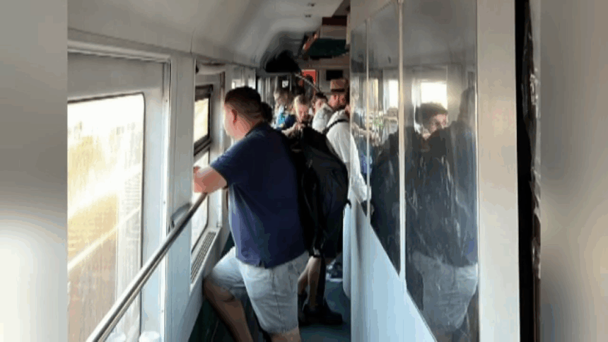 img-5 Intarziere tren Mangalia – Satu Mare din cauza unui copac cazut