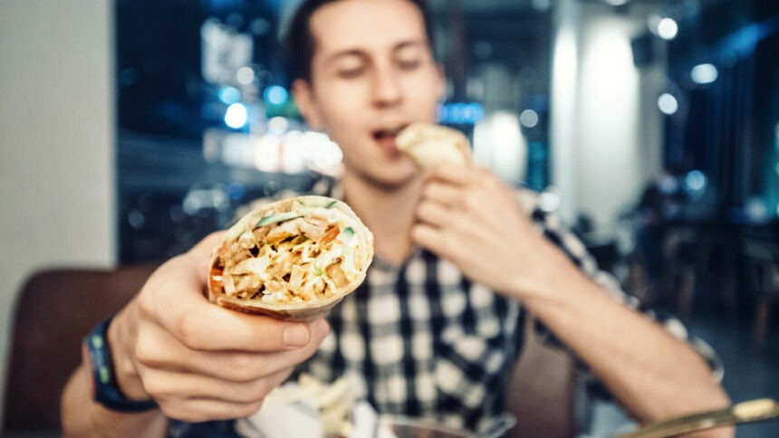 Românii și pasiunea pentru shaorma – liderii consumului global