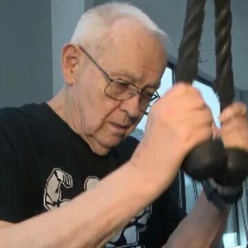 img-663 Un bătrân de 88 de ani arată incredibil după 18 ani de mers la sala de forță