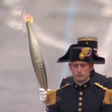 img-744 Ștafeta flăcării olimpice la Paris – Parada de Ziua Națională a Franței